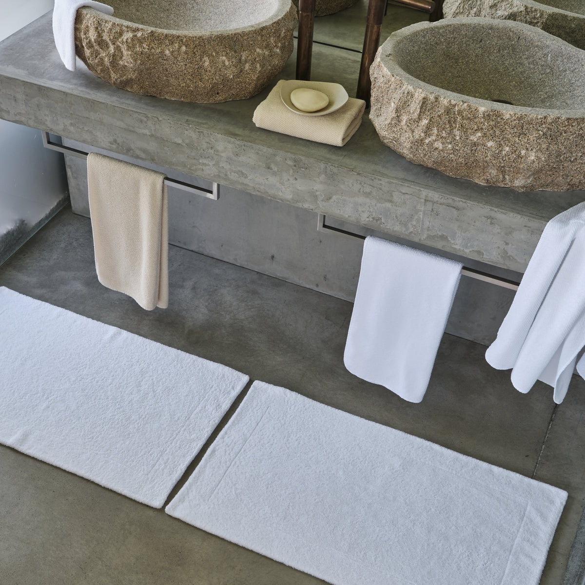 [from stgeneve.com] Abyss Double Sided Super Pile Tub Mat — Hero