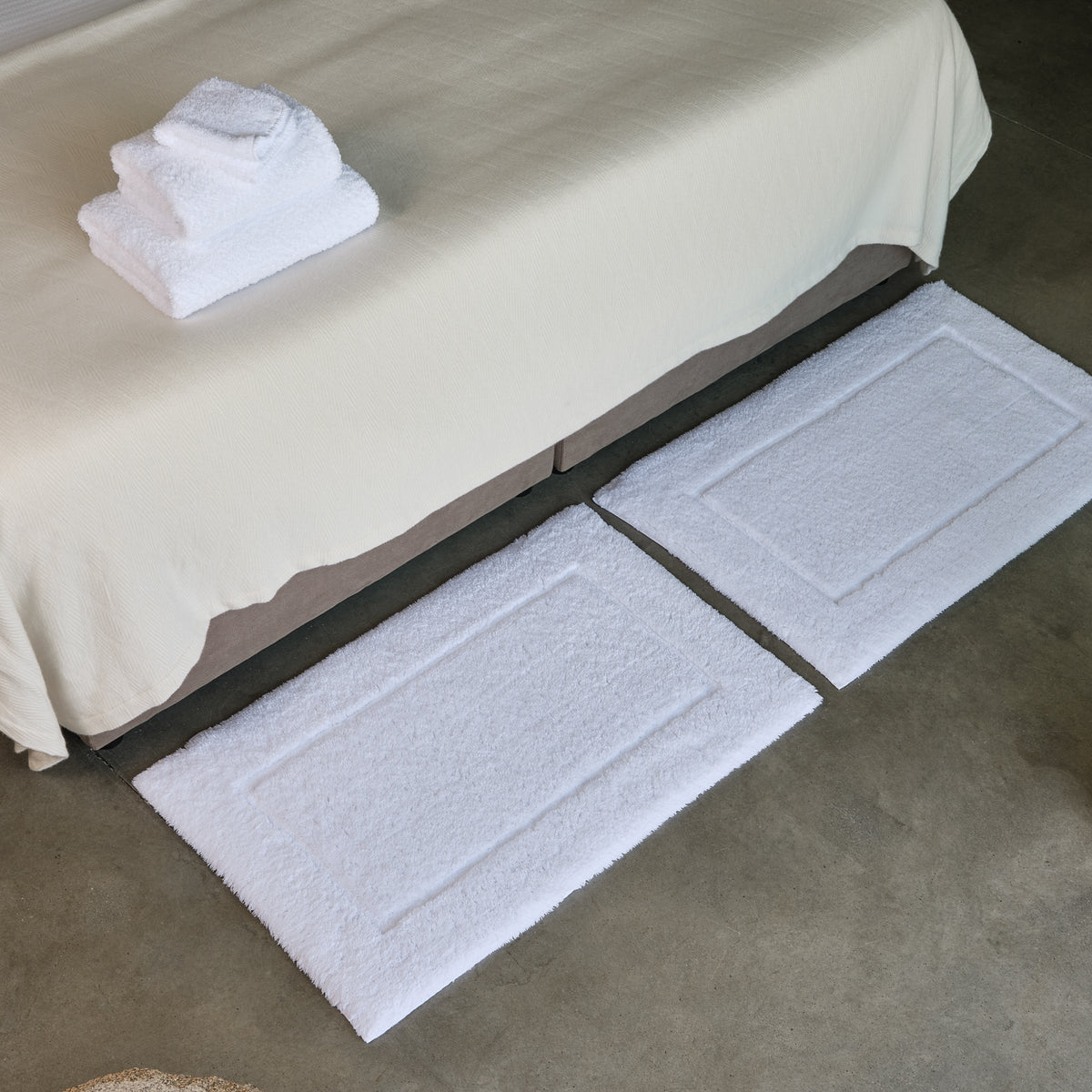 [from stgeneve.com] Habidecor Must Rugs — White 100