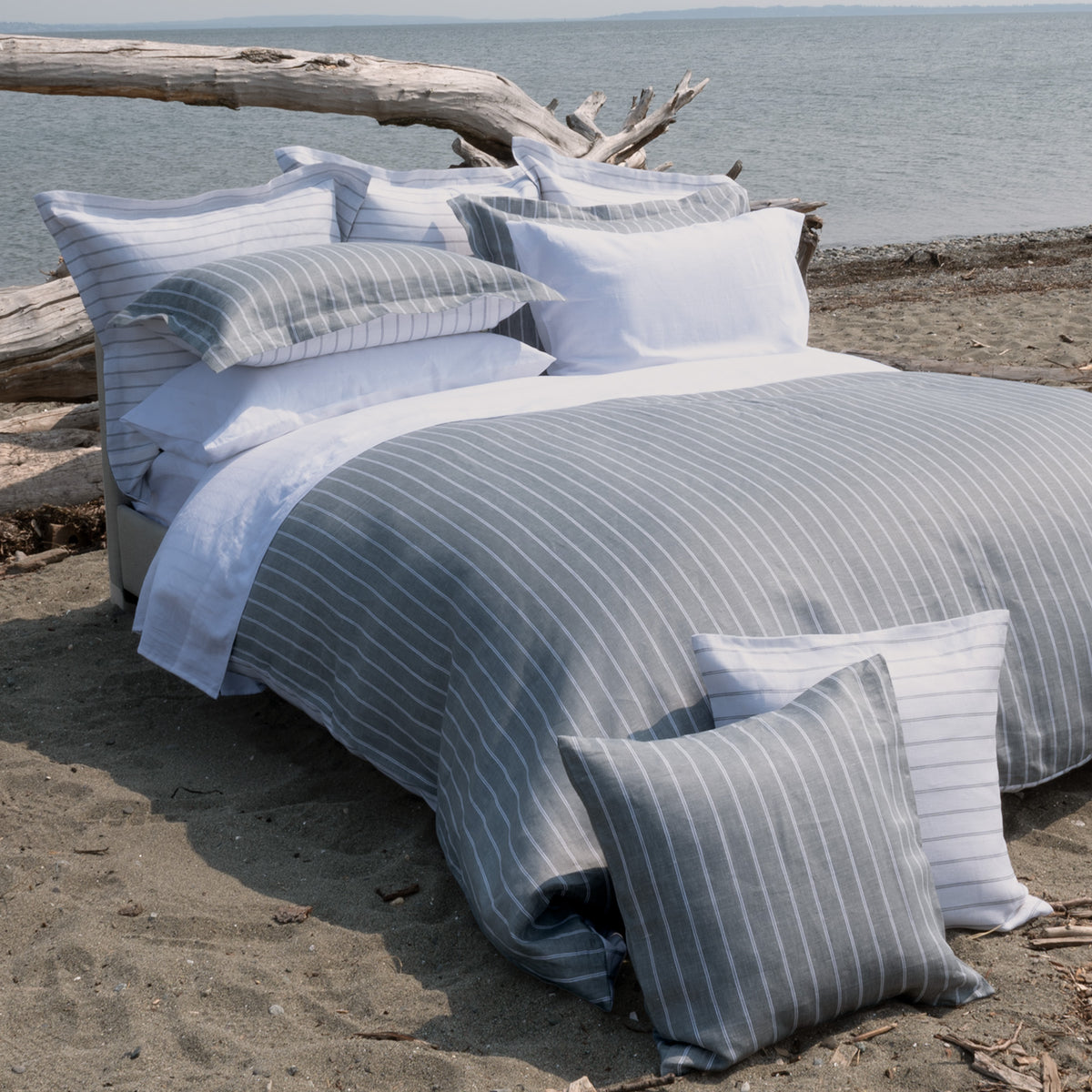 [from stgeneve.com] Linea Linen Jaquard Duvet Covers Shale/chalk — Hero